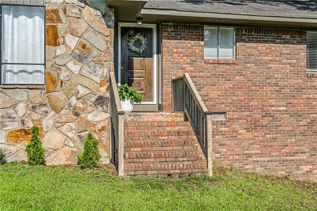 3 bedroom, 2 bathroom, 1,884 sq ft single family residence for sale at 2814 Suncrest Drive, Dalton, GA 30720 — photo 9