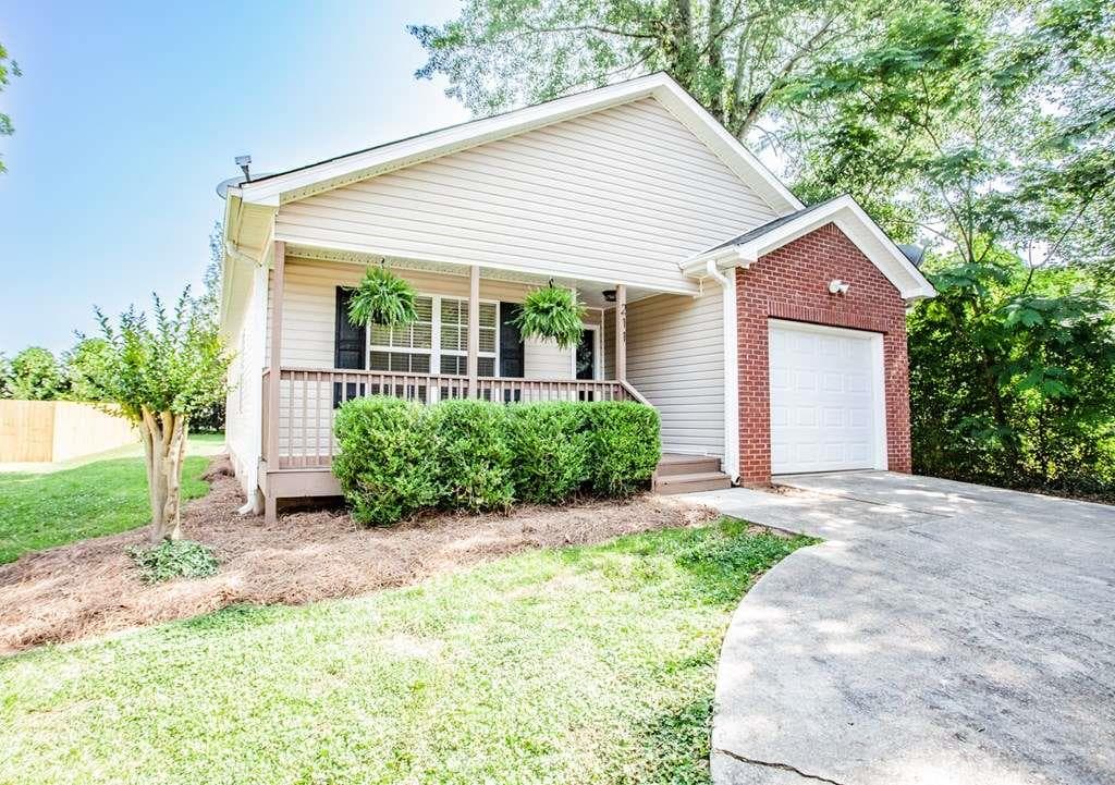 3 bedroom, 2 bathroom, 1,251 sq ft single family residence for rent at 211 South Street, Carrollton, GA 30117 for $2,800 a month — photo 1 of 34