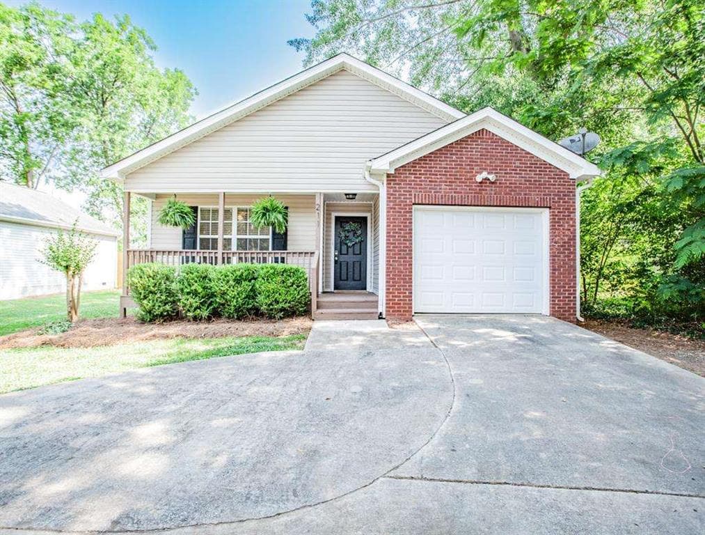 3 bedroom, 2 bathroom, 1,251 sq ft single family residence for rent at 211 South Street, Carrollton, GA 30117 for $2,800 a month — photo 2