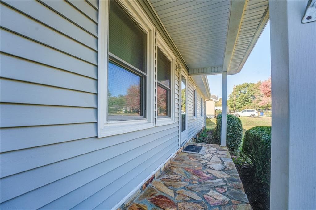 3 bedroom, 2 bathroom, 1,470 sq ft single family residence for rent at 905 Rambling Rose Court, Conyers, GA 30012 for $1,680 a month — photo 2