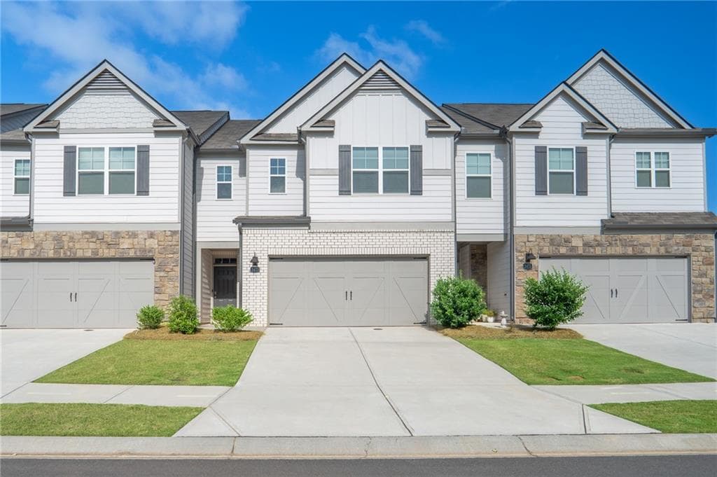 3 bedroom, 3 bathroom, 2,024 sq ft townhouse for rent at 2473 Bayberry Street, Acworth, GA 30101 for $2,095 a month