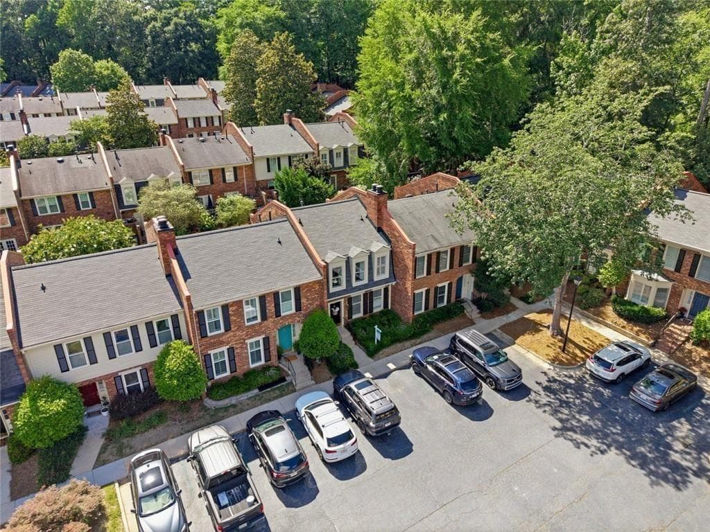 2 bedroom, 3 bathroom, 1,080 sq ft townhouse under contract at 13 Stratford Hall Place #13, Atlanta, GA 30342 — photo 3