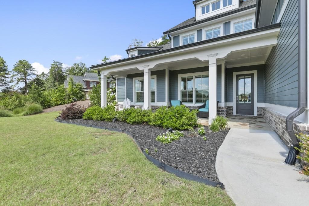 4 bedroom, 4 bathroom, 3,901 sq ft single family residence under contract at 6743 Winding Canyon Road, Flowery Branch, GA 30542 — photo 3