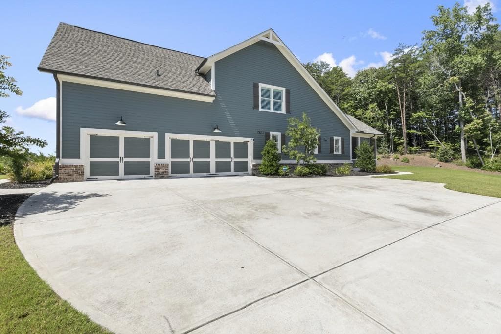4 bedroom, 4 bathroom, 3,901 sq ft single family residence under contract at 6743 Winding Canyon Road, Flowery Branch, GA 30542 — photo 4