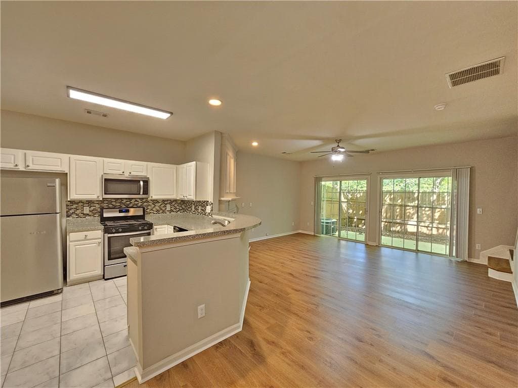 3 bedroom, 3 bathroom, 1,416 sq ft townhouse for rent at 1999 Hailston Drive, Duluth, GA 30097 for $2,200 a month — photo 3