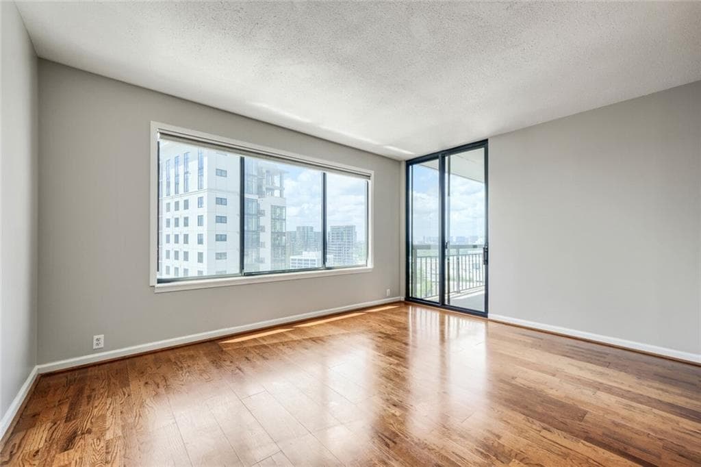 2 bedroom, 2 bathroom, 1,265 sq ft condominium for sale at 3481 Lakeside Drive 2603, Atlanta, GA 30326 — photo 6