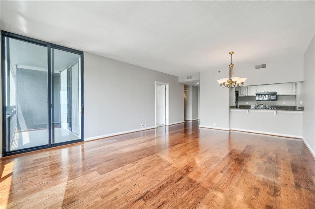 2 bedroom, 2 bathroom, 1,265 sq ft condominium for sale at 3481 Lakeside Drive 2603, Atlanta, GA 30326 — photo 7