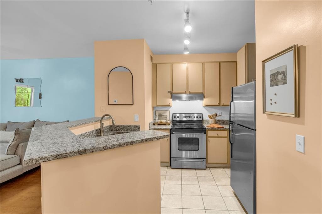 1 bedroom, 1 bathroom, 800 sq ft condominium for sale at 821 Ralph Mcgill Boulevard 2303, Atlanta, GA 30306 — photo 8