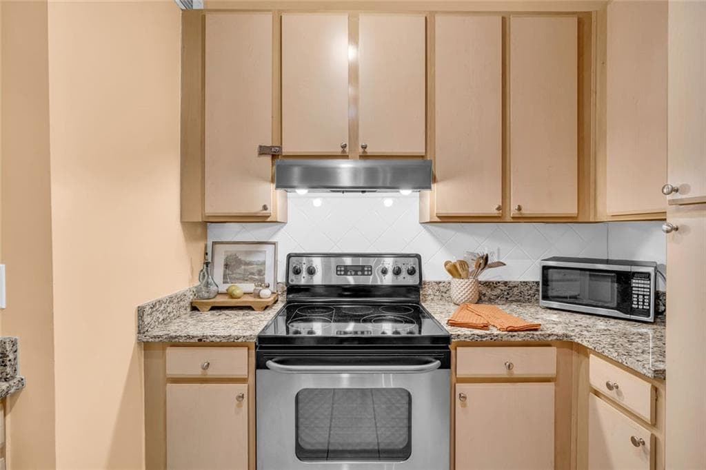 1 bedroom, 1 bathroom, 800 sq ft condominium for sale at 821 Ralph Mcgill Boulevard 2303, Atlanta, GA 30306 — photo 10
