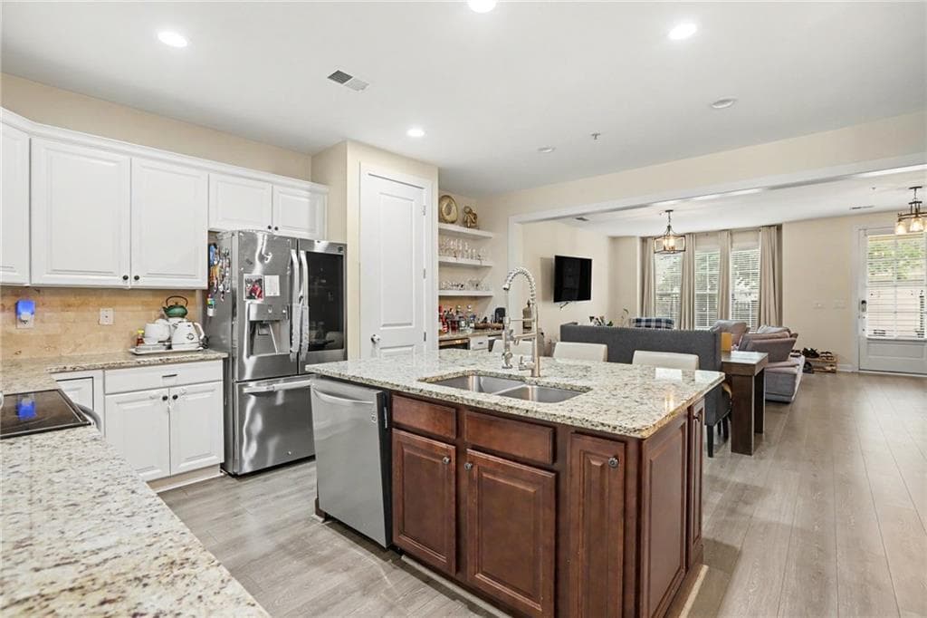 3 bedroom, 3 bathroom, 2,074 sq ft condominium for sale at 6084 Holly Park Lane, Mableton, GA 30126 — photo 5