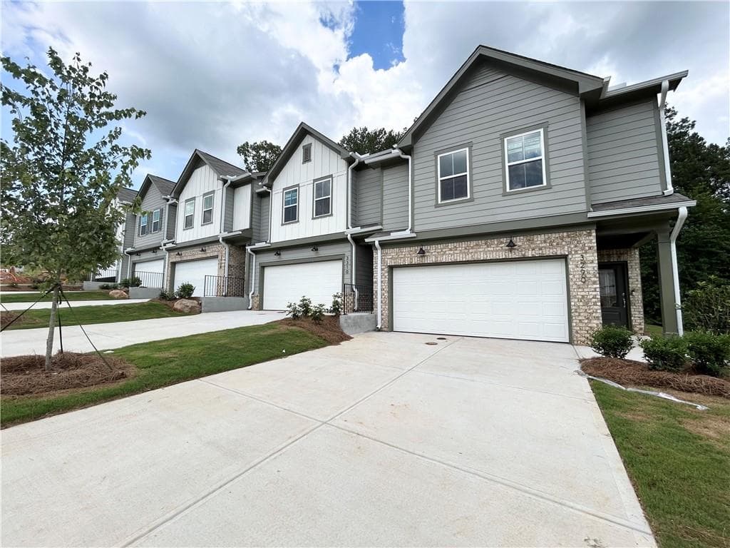 3 bedroom, 3 bathroom, 2,035 sq ft townhouse for sale at 3695 Dell Way, Cumming, GA 30040 — photo 4
