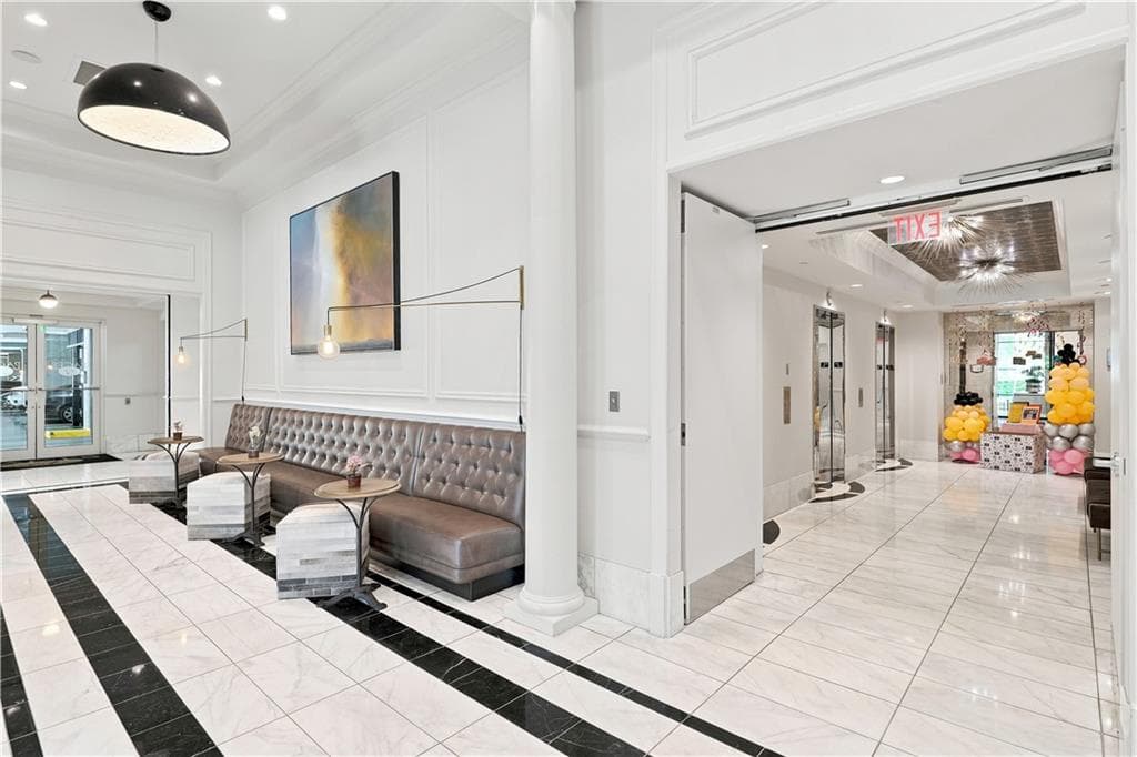 1 bedroom, 1 bathroom, 869 sq ft condominium for sale at 325 E Paces Ferry Road 704, Atlanta, GA 30305 — photo 2