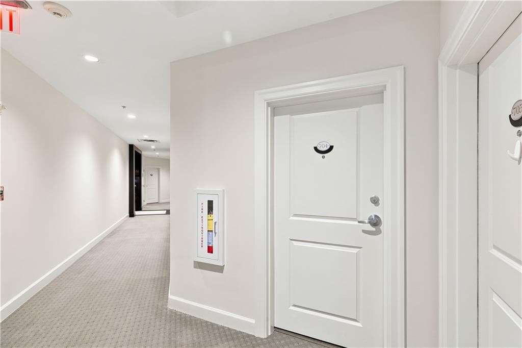 1 bedroom, 1 bathroom, 869 sq ft condominium for sale at 325 E Paces Ferry Road 704, Atlanta, GA 30305 — photo 3