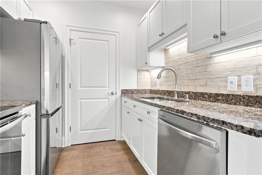 1 bedroom, 1 bathroom, 869 sq ft condominium for sale at 325 E Paces Ferry Road 704, Atlanta, GA 30305 — photo 8