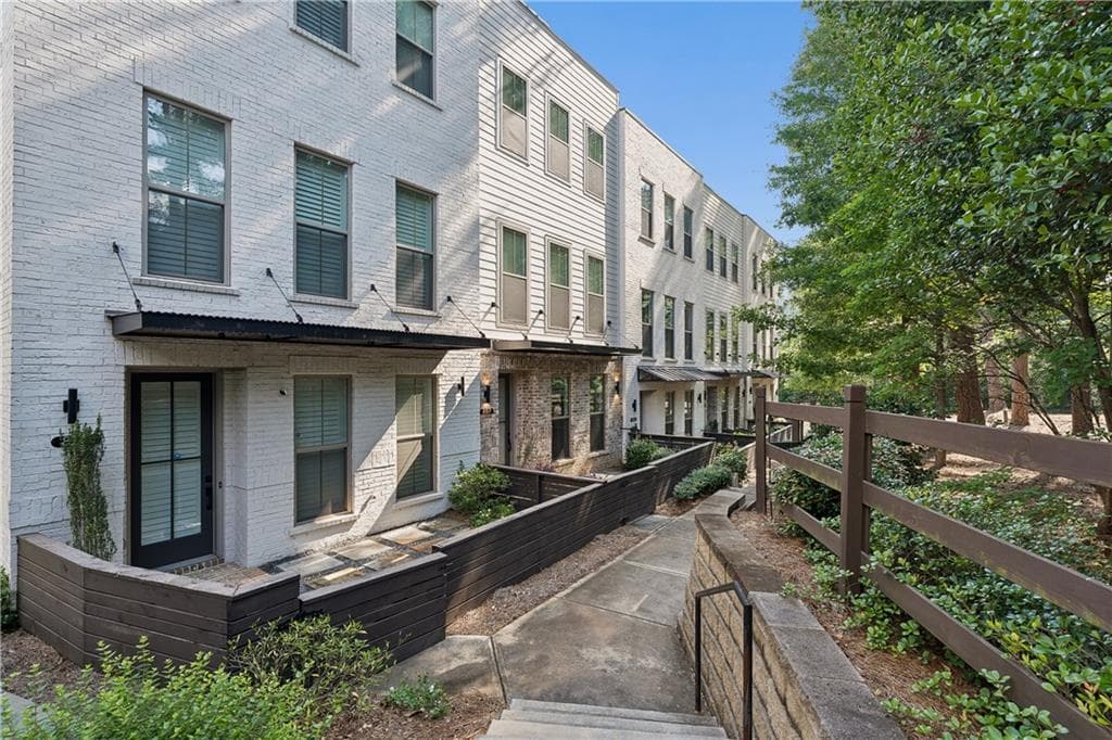 3 bedroom, 4 bathroom, 2,142 sq ft townhouse for rent at 857 Constellation Drive, Decatur, GA 30033 for $3,400 a month — photo 3