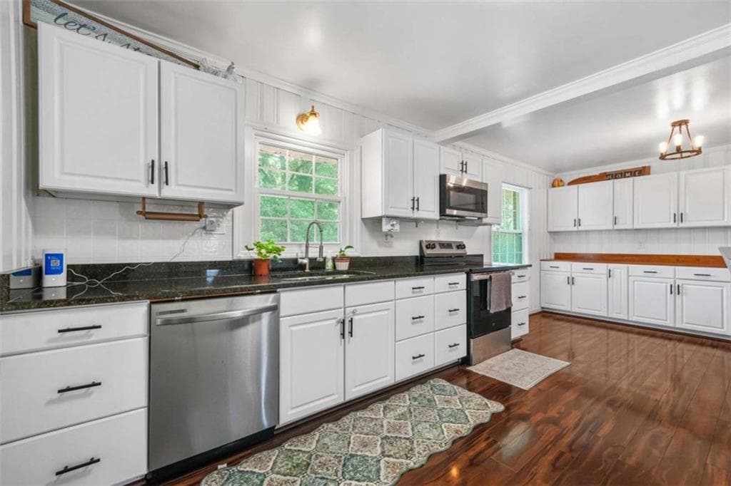 3 bedroom, 2 bathroom, 1,600 sq ft single family residence for sale at 506 Jackson Avenue, Palmetto, GA 30268 — photo 2