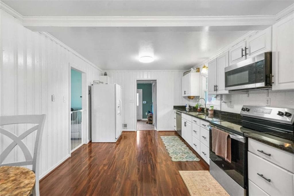3 bedroom, 2 bathroom, 1,600 sq ft single family residence for sale at 506 Jackson Avenue, Palmetto, GA 30268 — photo 8