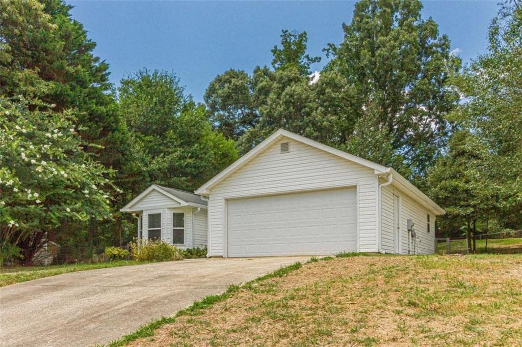 3 bedroom, 2 bathroom single family residence for rent at 253 Chardonnay Trace, Braselton, GA 30517 for $1,900 a month — photo 4