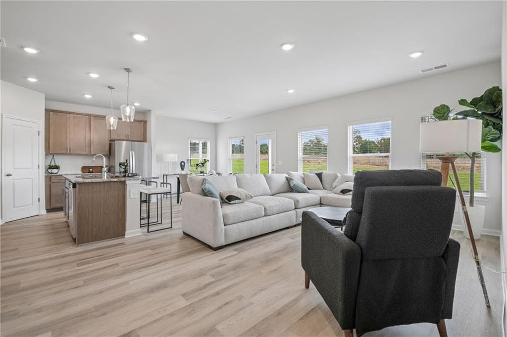5 bedroom, 3 bathroom, 2,465 sq ft single family residence under contract at 710 Cargile Court, Villa Rica, GA 30180 — photo 7