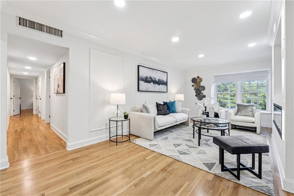 3 bedroom, 2 bathroom, 1,750 sq ft condominium under contract at 106 La Rue Place, Atlanta, GA 30327 — photo 5