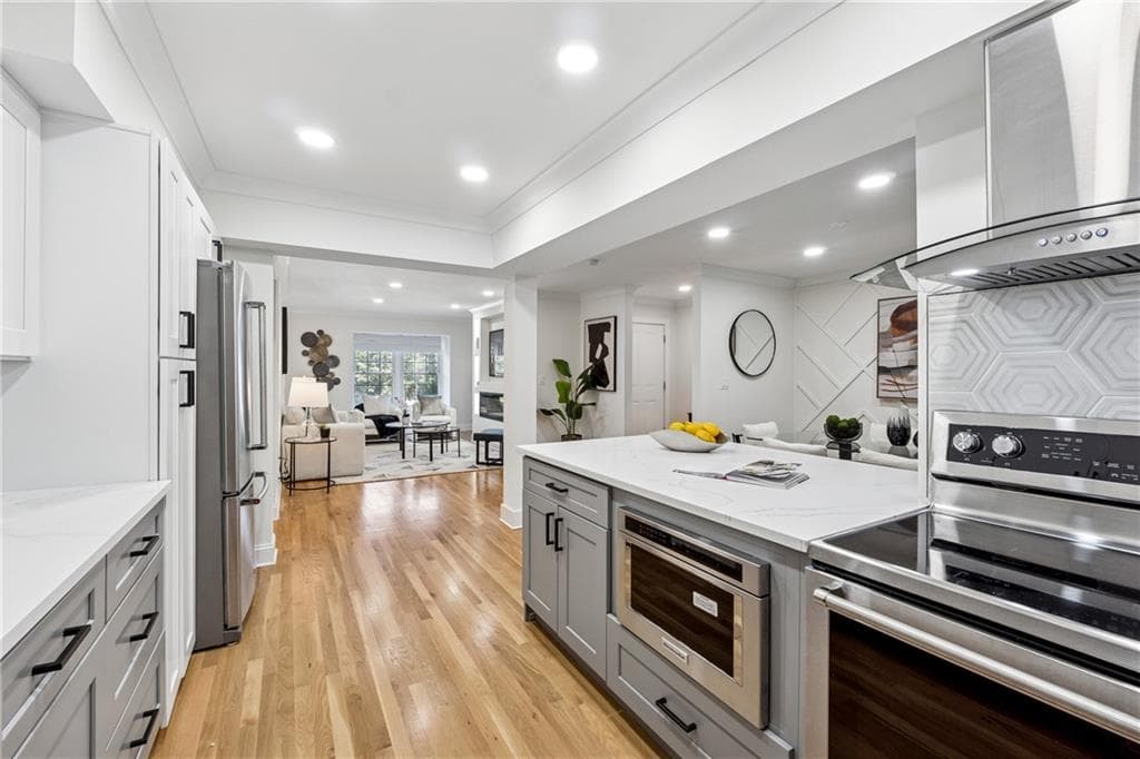 3 bedroom, 2 bathroom, 1,750 sq ft condominium under contract at 106 La Rue Place, Atlanta, GA 30327 — photo 3