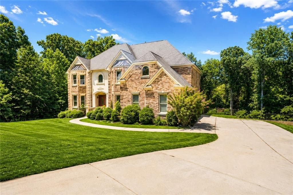 5 bedroom, 6 bathroom, 4,228 sq ft single family residence under contract at 209 Kingscastle Drive, Ellenwood, GA 30294 — photo 2