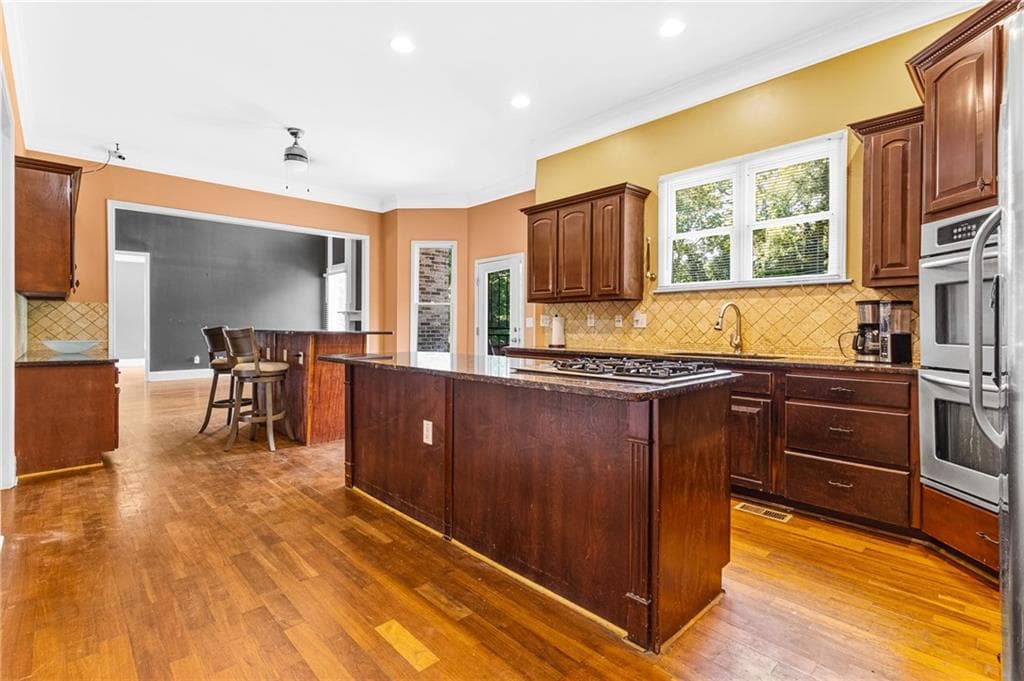 5 bedroom, 6 bathroom, 4,228 sq ft single family residence under contract at 209 Kingscastle Drive, Ellenwood, GA 30294 — photo 8