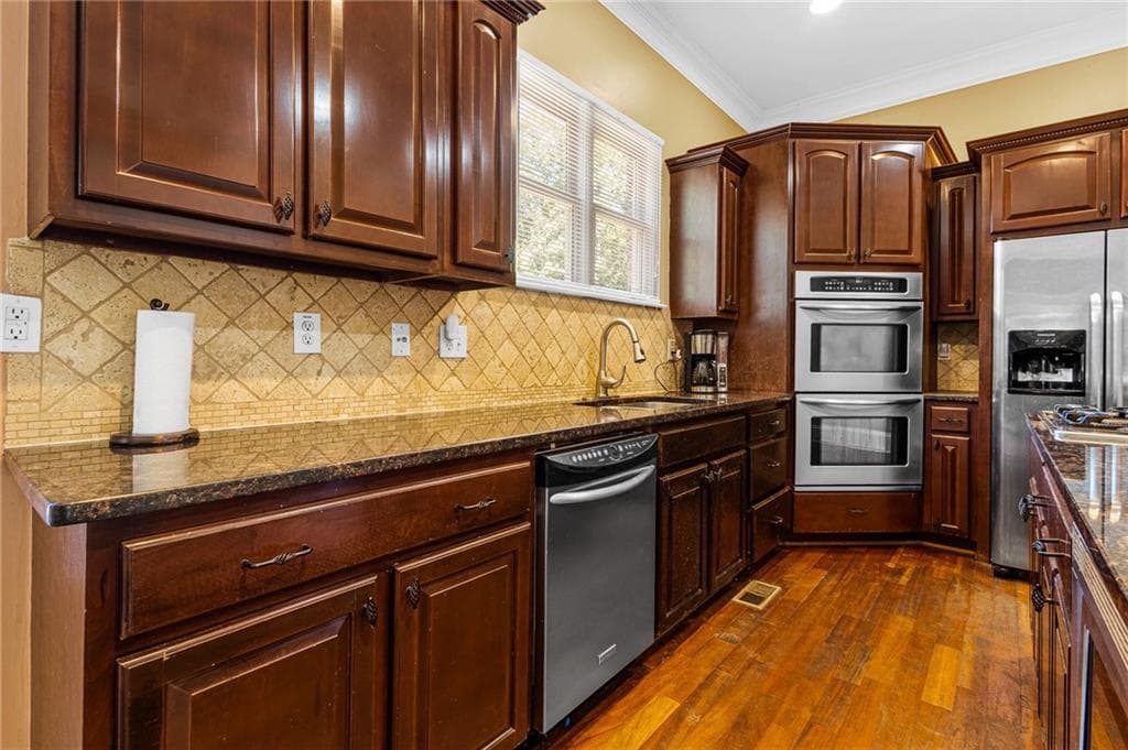 5 bedroom, 6 bathroom, 4,228 sq ft single family residence under contract at 209 Kingscastle Drive, Ellenwood, GA 30294 — photo 9