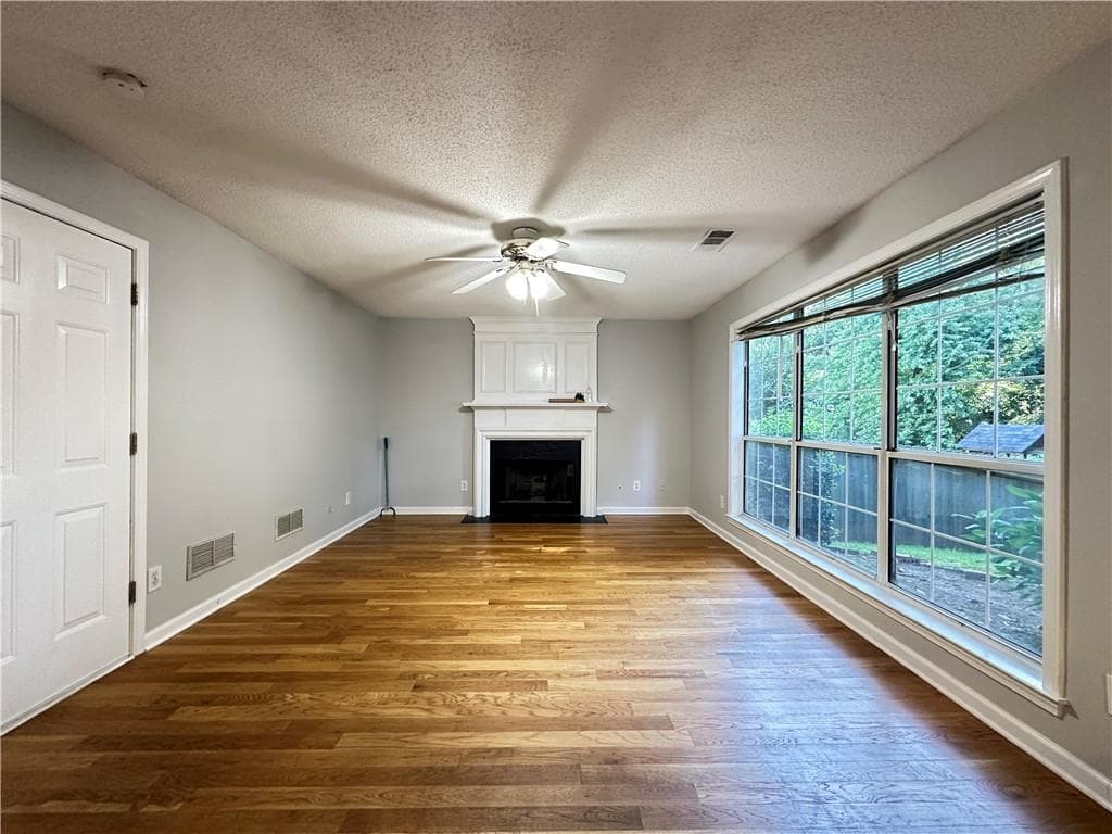 4 bedroom, 3 bathroom, 2,289 sq ft single family residence for rent at 11900 Carriage Park Lane, Duluth, GA 30097 for $2,649 a month — photo 2