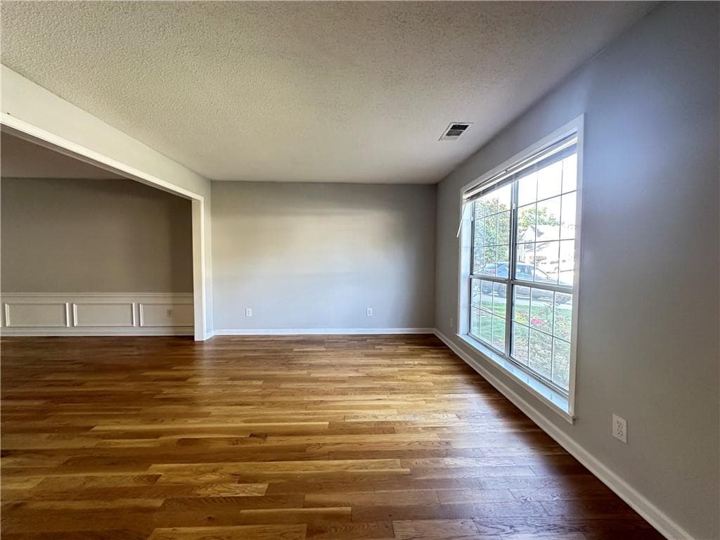 4 bedroom, 3 bathroom, 2,289 sq ft single family residence for rent at 11900 Carriage Park Lane, Duluth, GA 30097 for $2,649 a month — photo 3