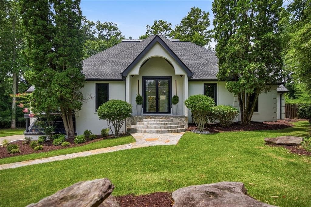 7 bedroom, 6 bathroom, 7,597 sq ft single family residence for sale at 11260 Houze Road, Roswell, GA 30076 — photo 4