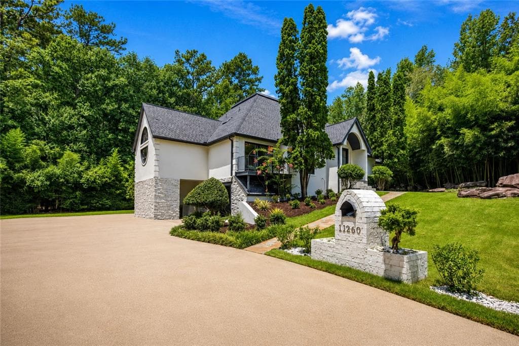 7 bedroom, 6 bathroom, 7,597 sq ft single family residence for sale at 11260 Houze Road, Roswell, GA 30076 — photo 5
