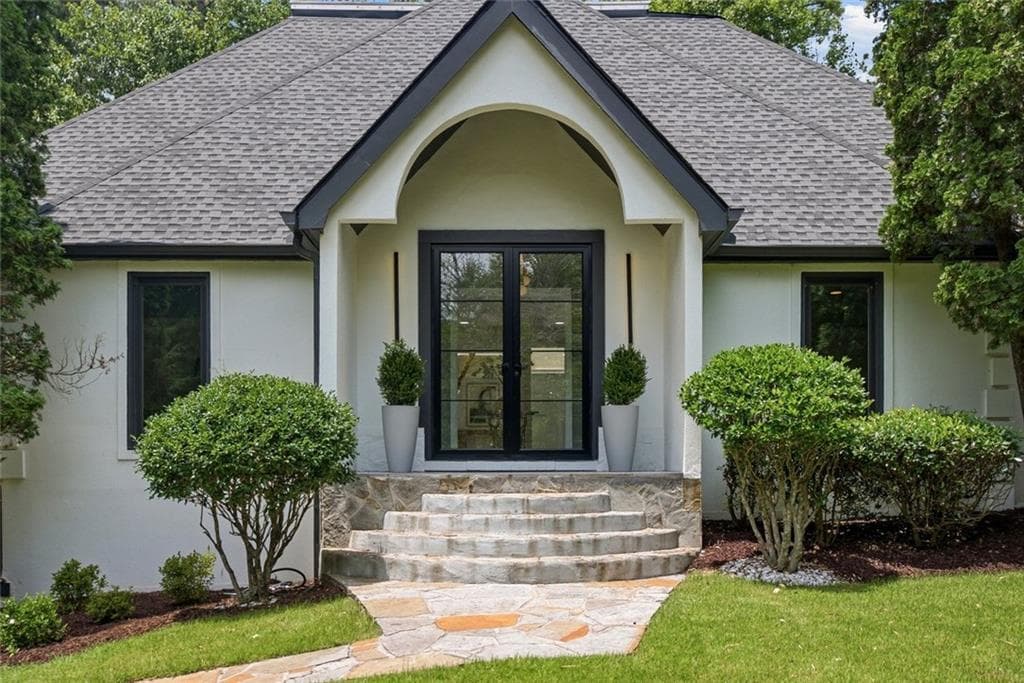 7 bedroom, 6 bathroom, 7,597 sq ft single family residence for sale at 11260 Houze Road, Roswell, GA 30076 — photo 6