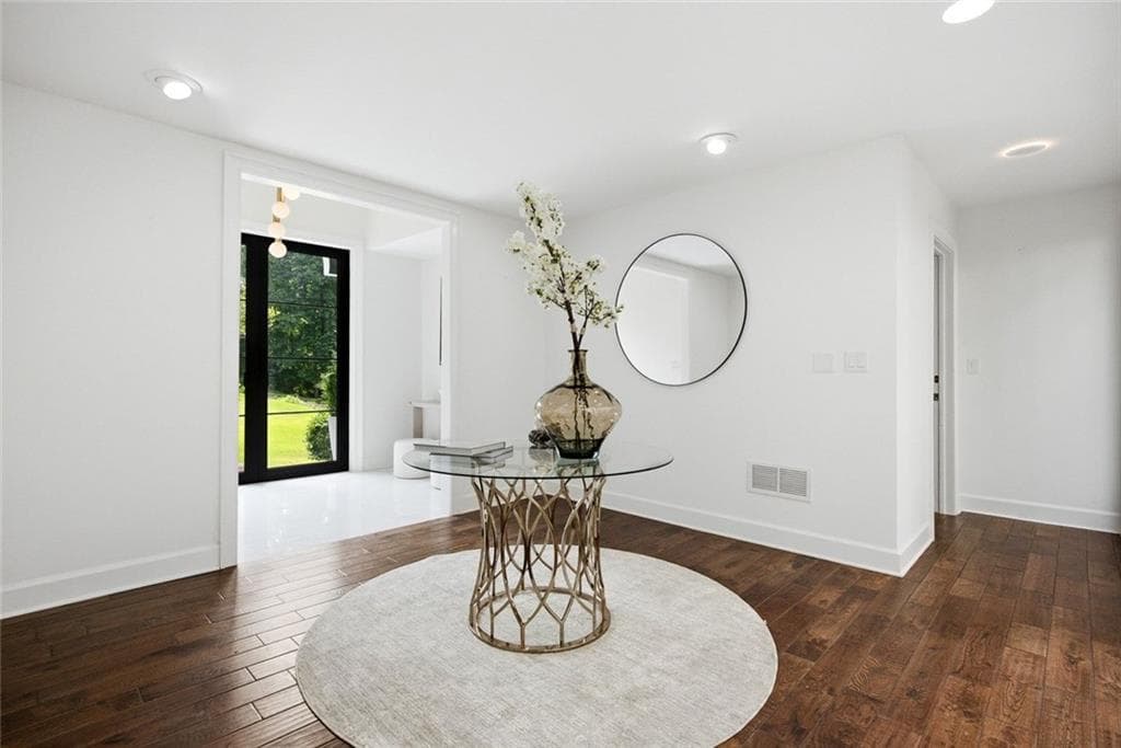 7 bedroom, 6 bathroom, 7,597 sq ft single family residence for sale at 11260 Houze Road, Roswell, GA 30076 — photo 9