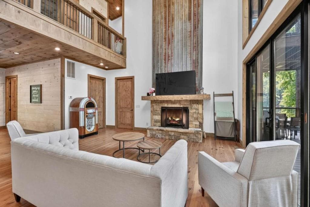 3 bedroom, 5 bathroom, 3,039 sq ft single family residence for sale at 60 Hiles Hatch Lane, Blue Ridge, GA 30513 — photo 4