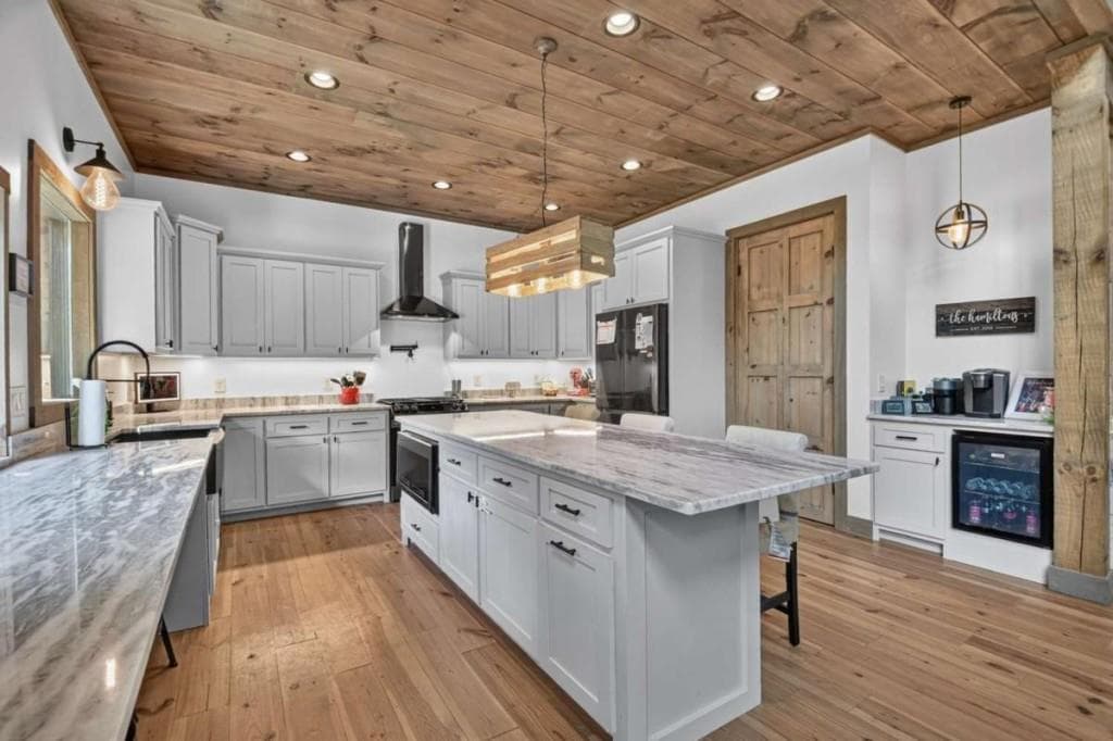 3 bedroom, 5 bathroom, 3,039 sq ft single family residence for sale at 60 Hiles Hatch Lane, Blue Ridge, GA 30513 — photo 8