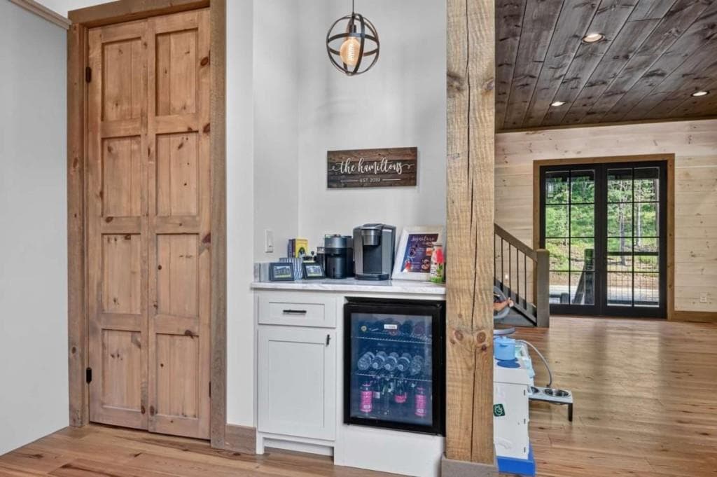 3 bedroom, 5 bathroom, 3,039 sq ft single family residence for sale at 60 Hiles Hatch Lane, Blue Ridge, GA 30513 — photo 9
