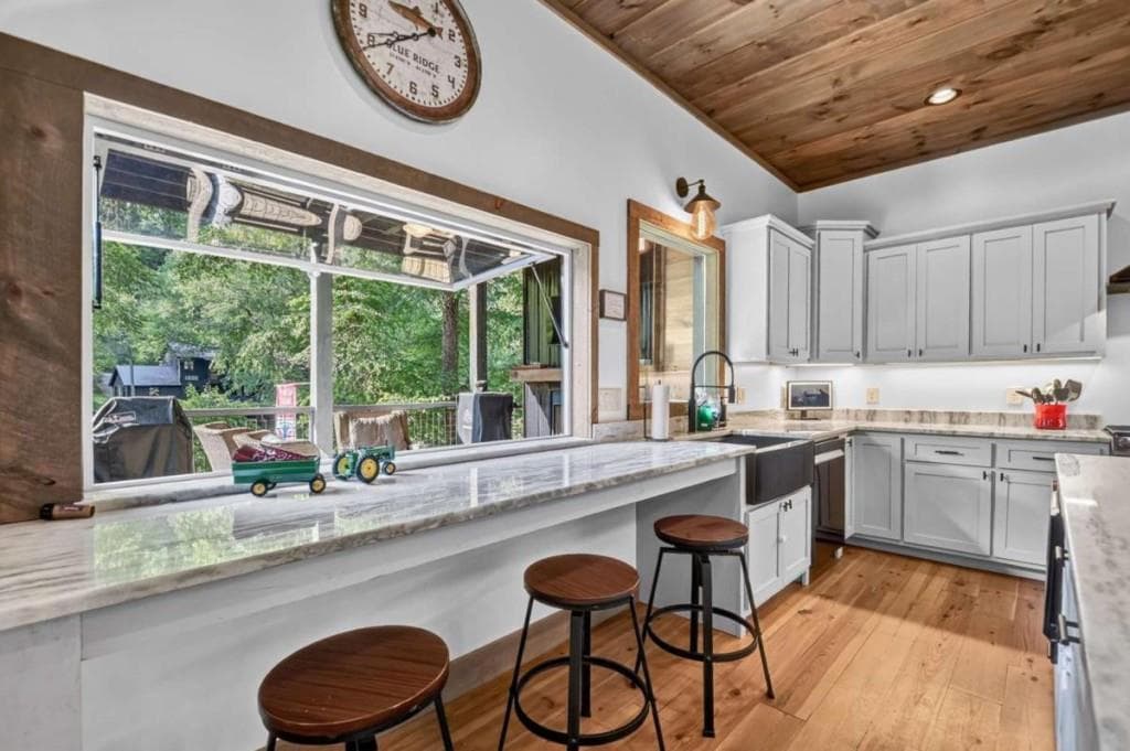 3 bedroom, 5 bathroom, 3,039 sq ft single family residence for sale at 60 Hiles Hatch Lane, Blue Ridge, GA 30513 — photo 10