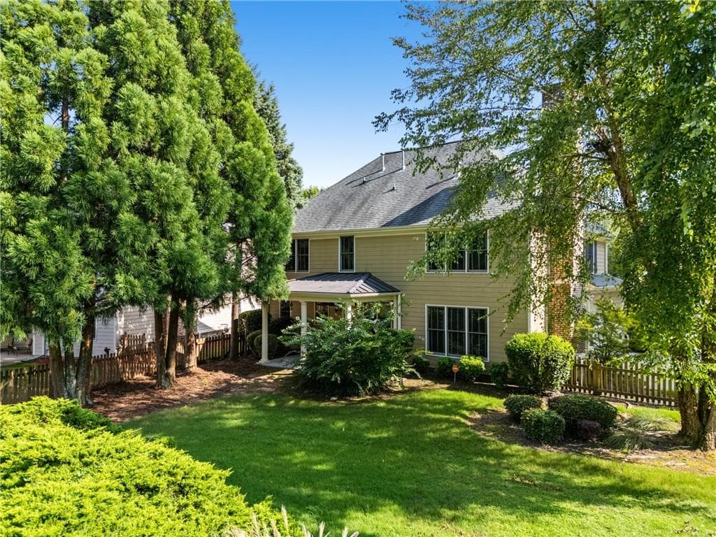 4 bedroom, 3 bathroom, 2,736 sq ft single family residence for sale at 4095 Hill House Road, Smyrna, GA 30082 — photo 2
