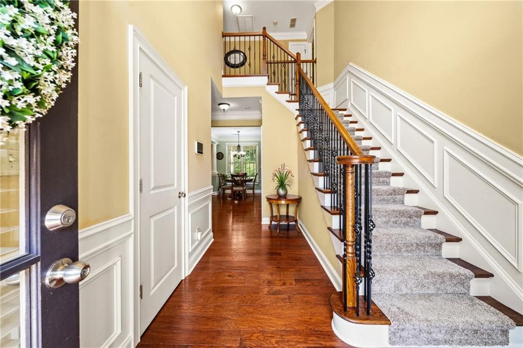 4 bedroom, 3 bathroom, 2,736 sq ft single family residence for sale at 4095 Hill House Road, Smyrna, GA 30082 — photo 3