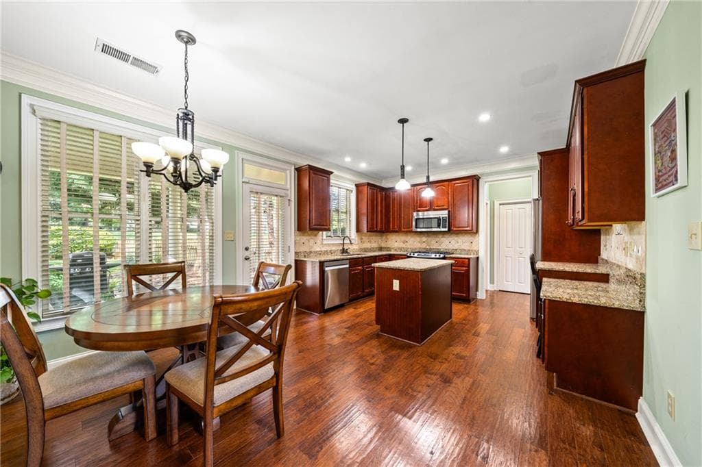 4 bedroom, 3 bathroom, 2,736 sq ft single family residence for sale at 4095 Hill House Road, Smyrna, GA 30082 — photo 8