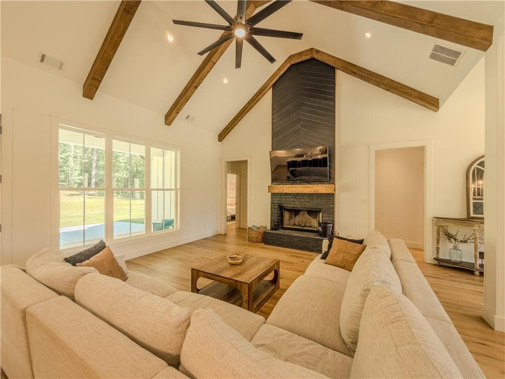 4 bedroom, 4 bathroom, 2,892 sq ft single family residence under contract at 1010 Holland Springs Road, Madison, GA 30650 — photo 9