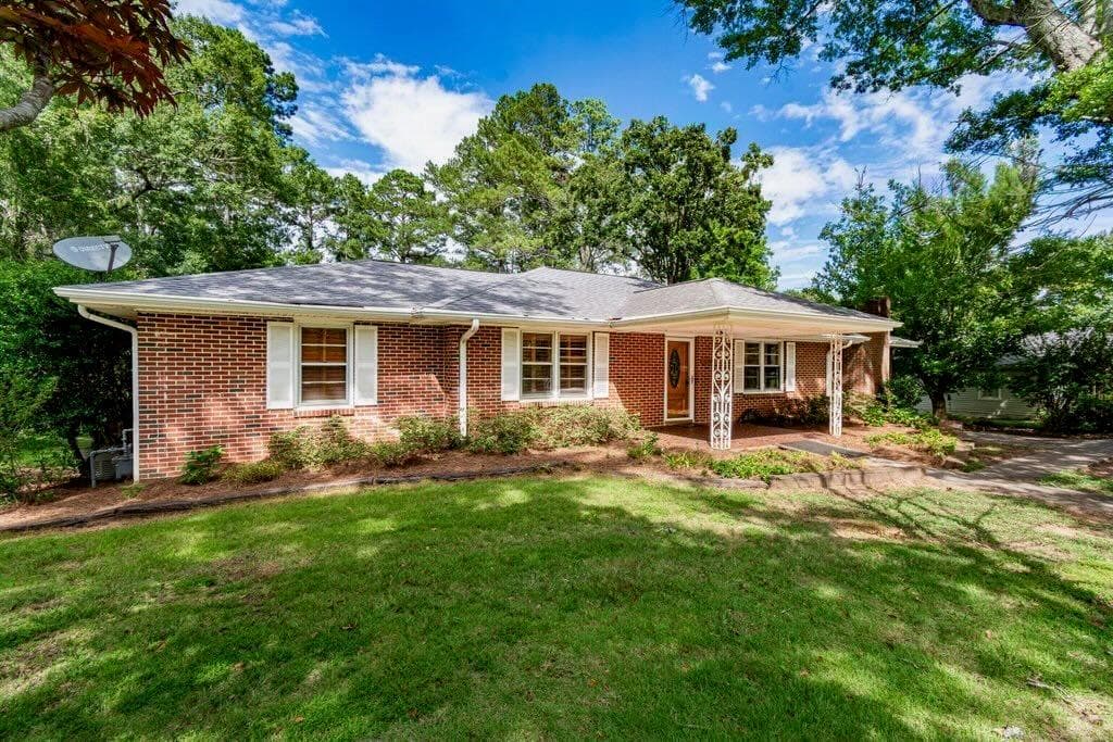 2 bedroom, 2 bathroom, 2,019 sq ft single family residence for sale at 7194 Reinhardt College Parkway, Waleska, GA 30183 — photo 1 of 18