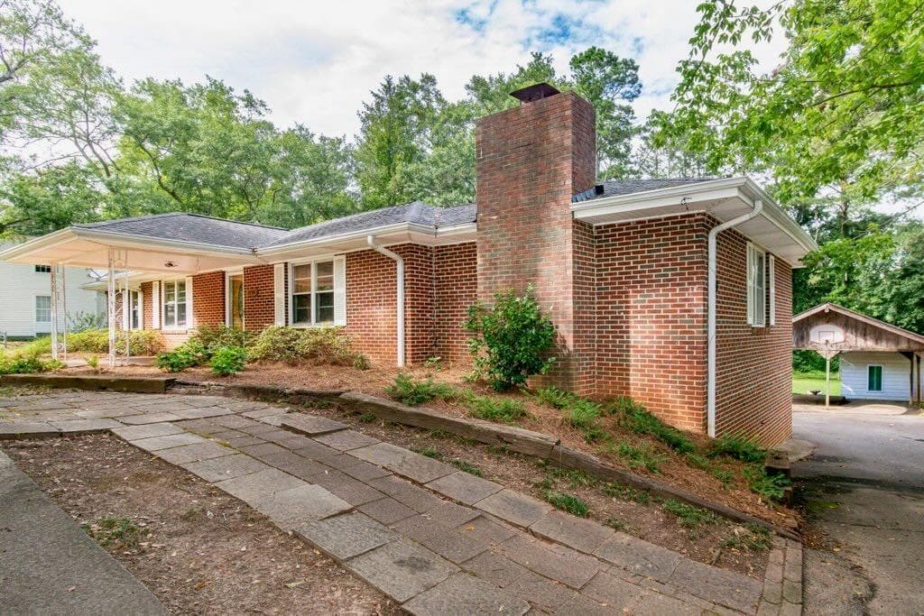 2 bedroom, 2 bathroom, 2,019 sq ft single family residence for sale at 7194 Reinhardt College Parkway, Waleska, GA 30183 — photo 3
