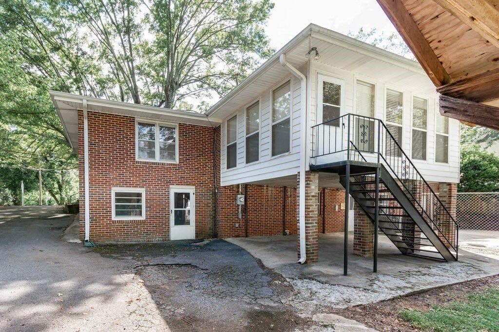 2 bedroom, 2 bathroom, 2,019 sq ft single family residence for sale at 7194 Reinhardt College Parkway, Waleska, GA 30183 — photo 4