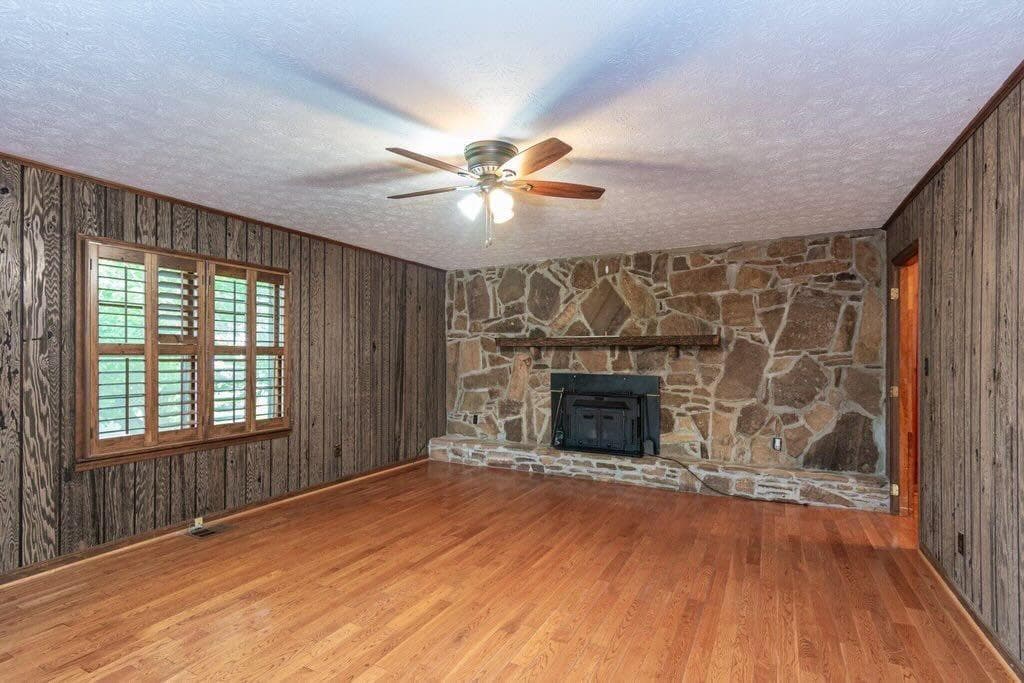 2 bedroom, 2 bathroom, 2,019 sq ft single family residence for sale at 7194 Reinhardt College Parkway, Waleska, GA 30183 — photo 9