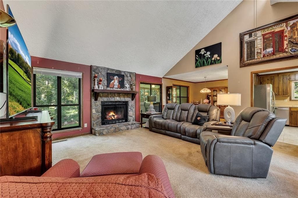 3 bedroom, 2 bathroom, 1,636 sq ft single family residence for sale at 709 Cobb Trail, Woodstock, GA 30188 — photo 6