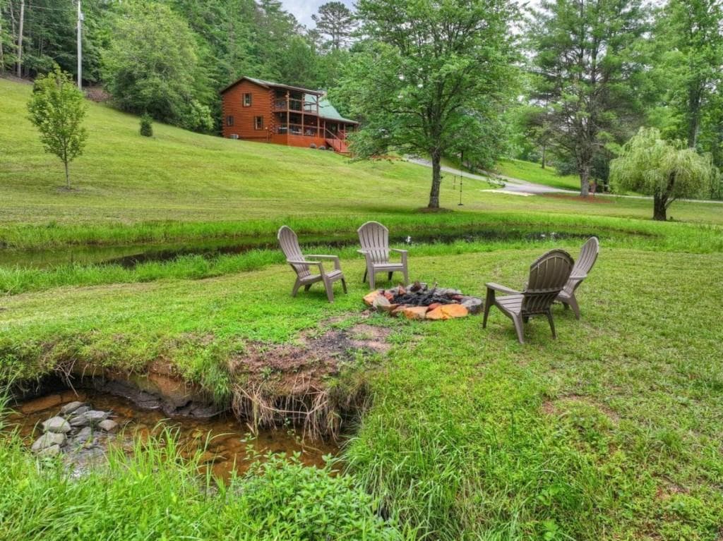 2 bedroom, 2 bathroom, 1,680 sq ft single family residence for sale at 355 Happy Valley Lane, Morganton, GA 30560 — photo 3