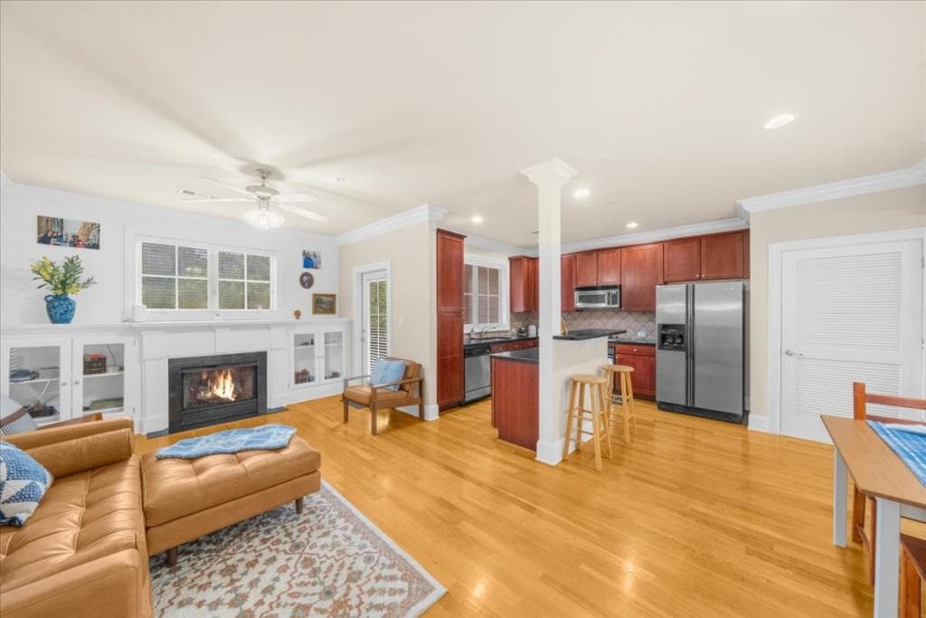 2 bedroom, 3 bathroom, 1,200 sq ft townhouse for sale at 199 Le Gran Court, Sandy Springs, GA 30328 — photo 4