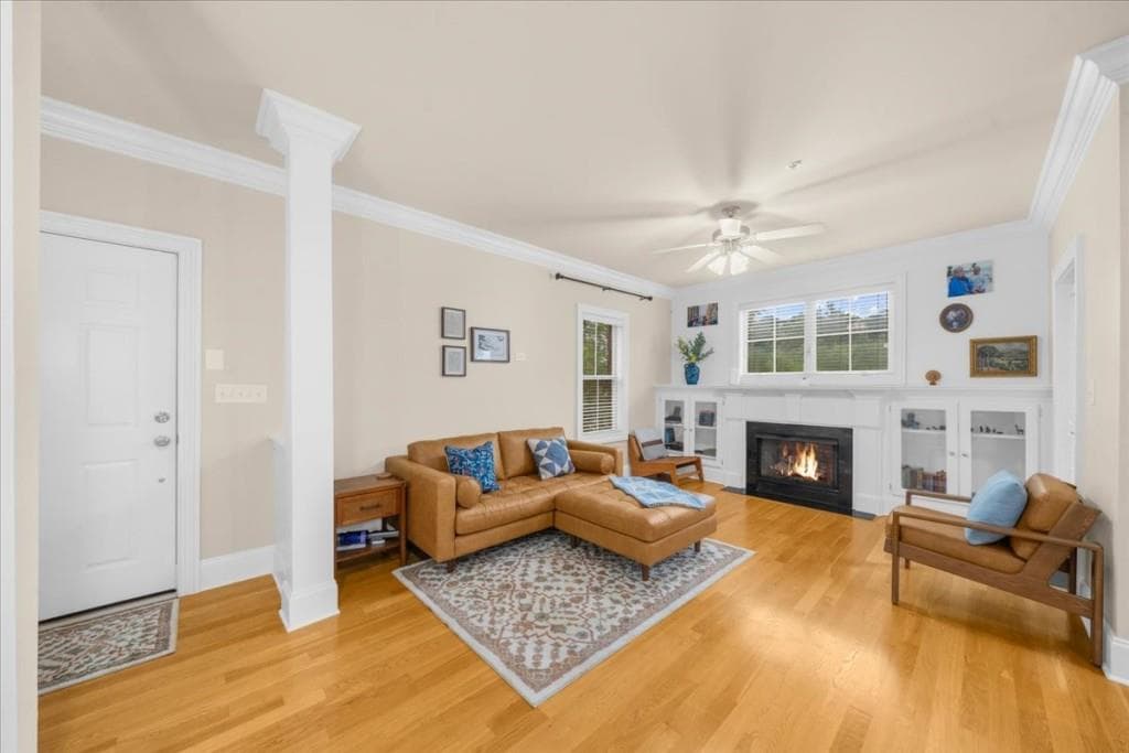2 bedroom, 3 bathroom, 1,200 sq ft townhouse for sale at 199 Le Gran Court, Sandy Springs, GA 30328 — photo 2